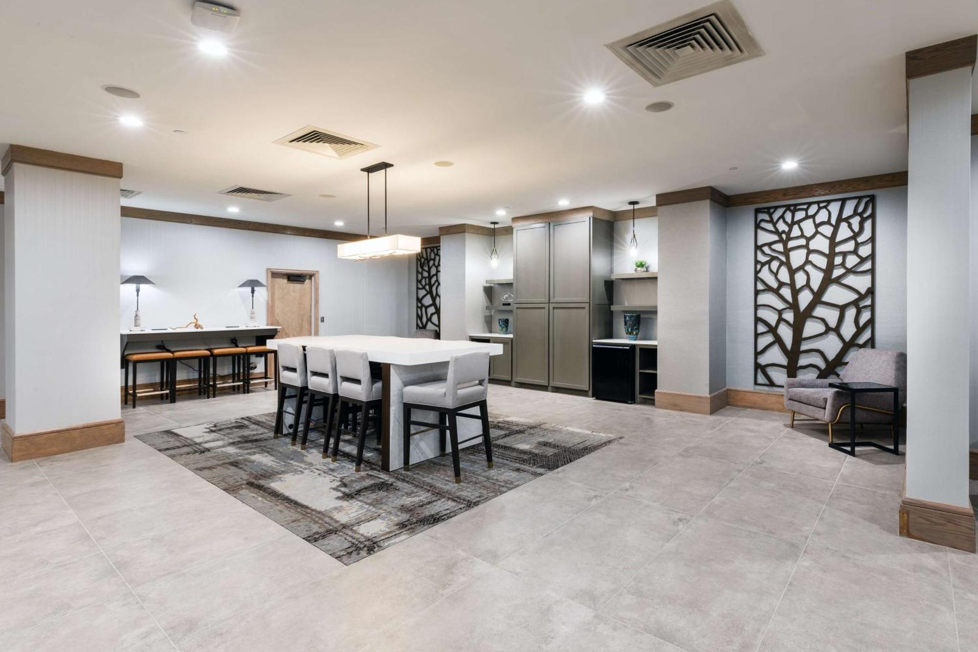 Doubletree By Hilton Tulsa - Warren Place Экстерьер фото
